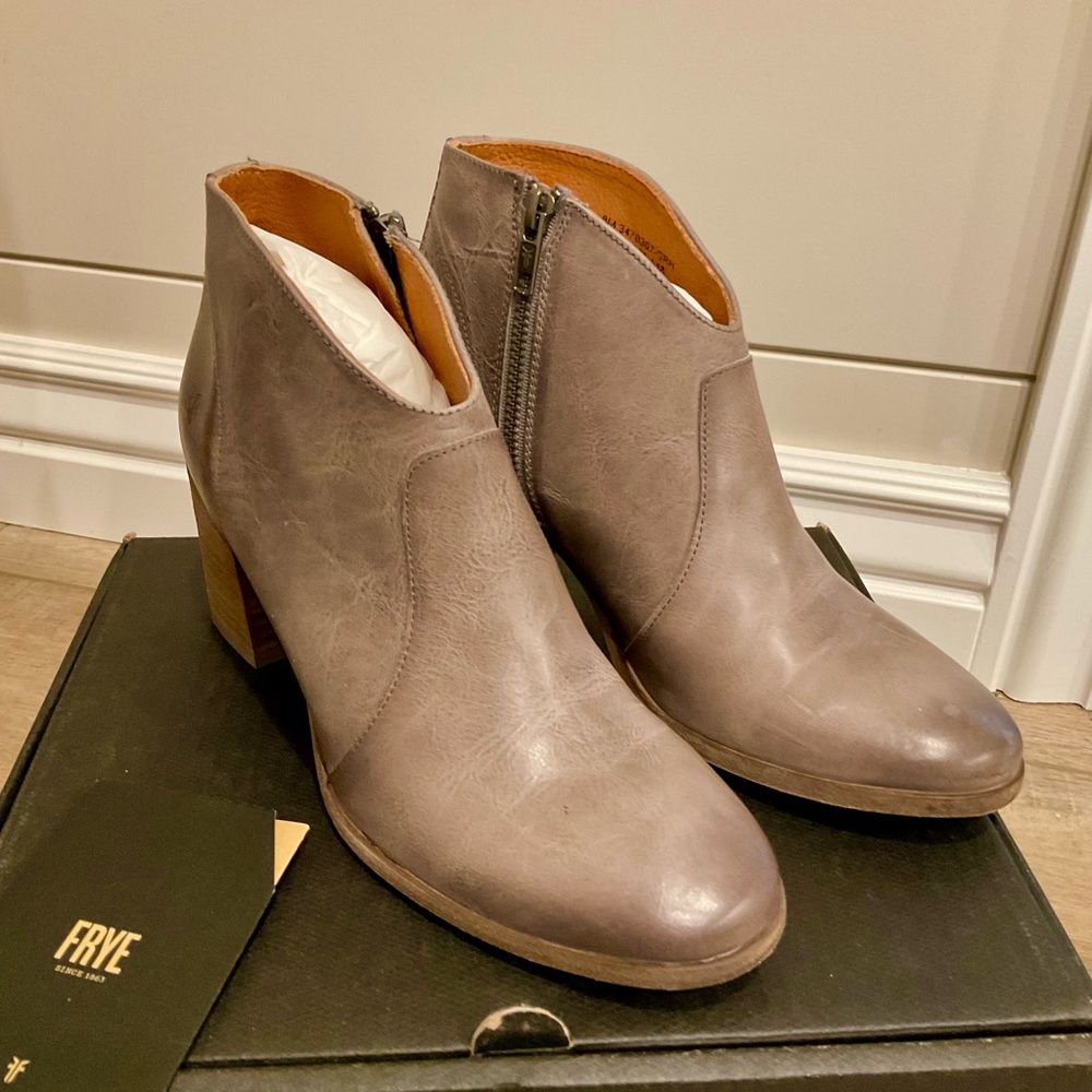 Frye Women's Gray Leather Ankle Boots